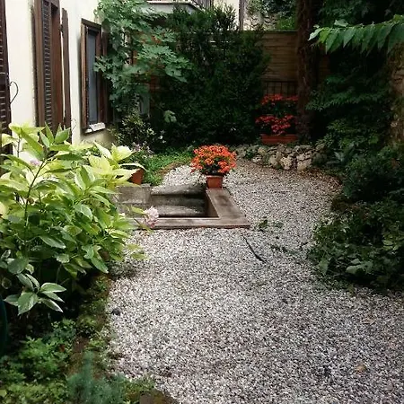 Ponte Pietra Apartment *