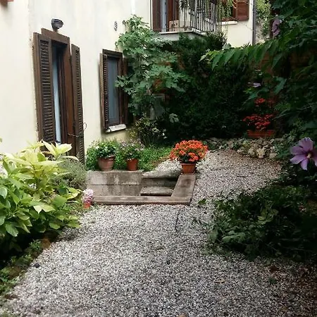 Ponte Pietra Apartment *